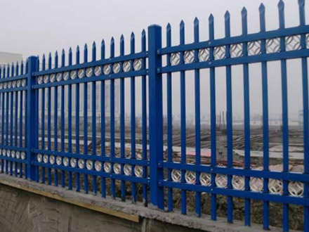 四橫杠鋅鋼護(hù)欄