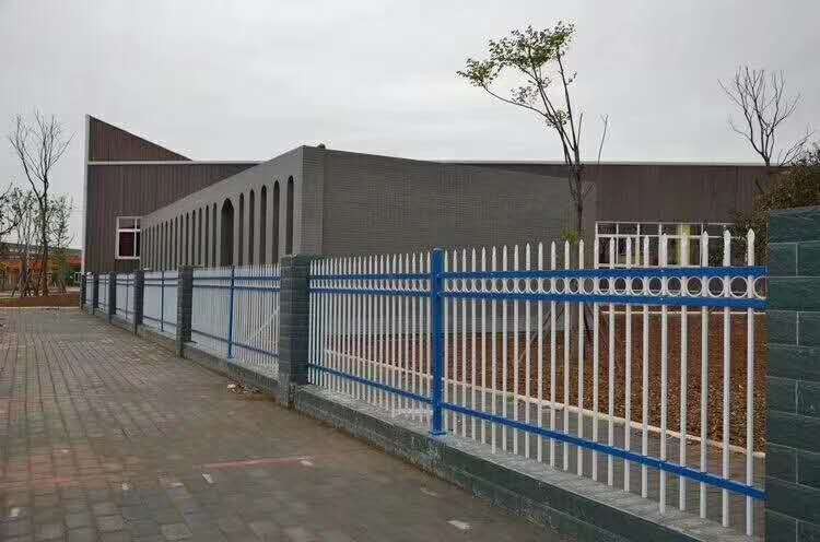 天津?yàn)I海新區(qū)中塘鎮(zhèn)鐵藝護(hù)欄-中式庭院圍欄現(xiàn)貨安裝